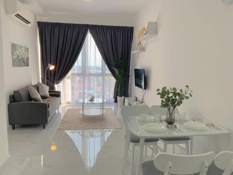 Netflix 2 Bedroom Troika Kota Bharu Homestay 1812 Buitenkant foto